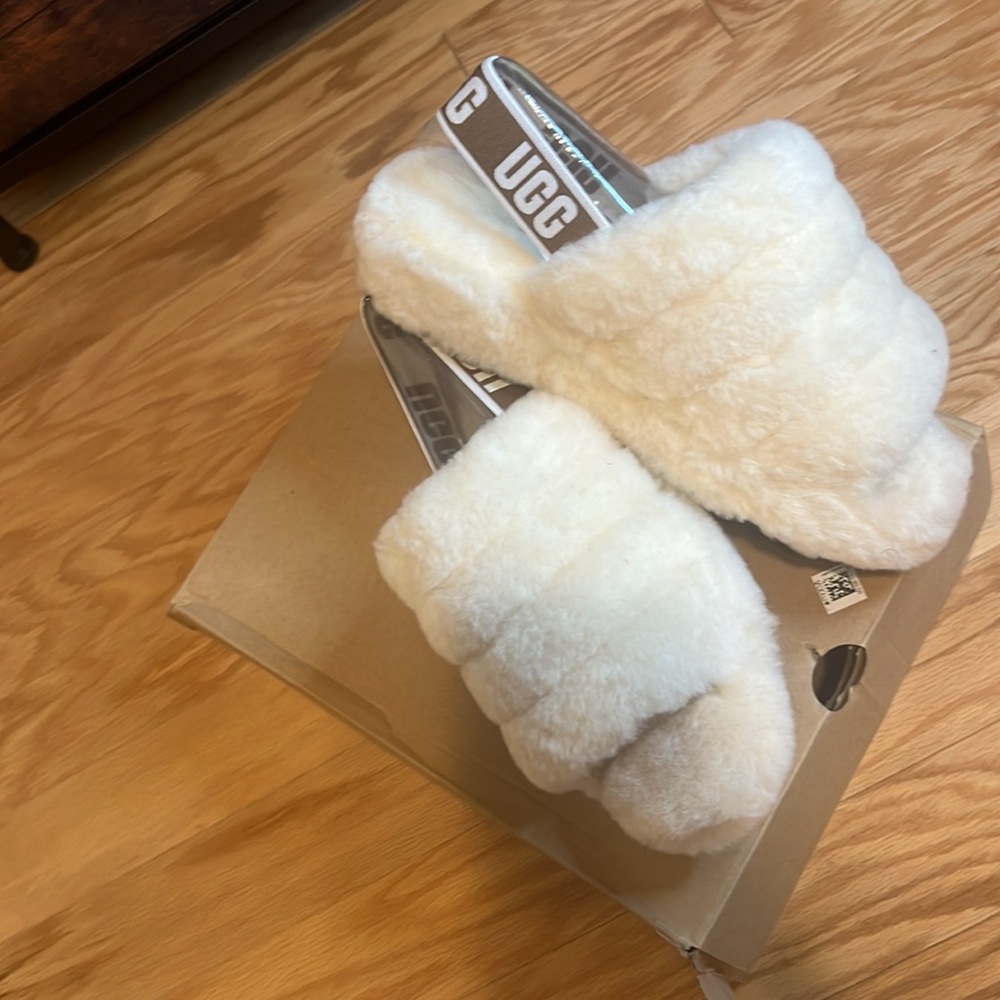 UGGS Authentic NWB fluff Yeah Slide